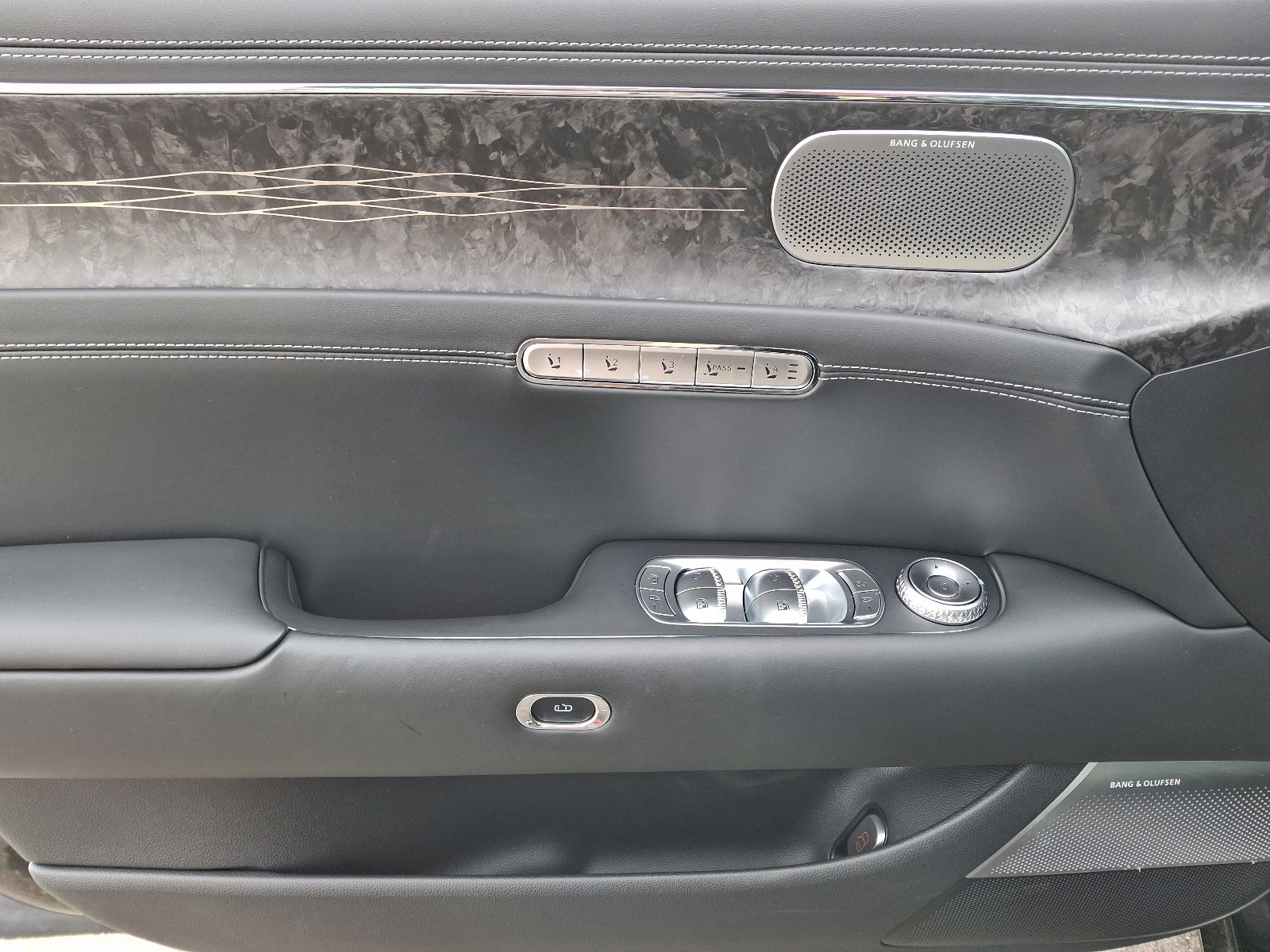 Used 2023 Genesis G90 3.5T image 13