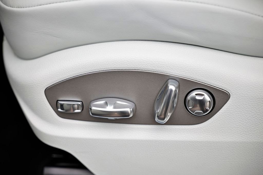 Certified 2026 Porsche Macan image 27