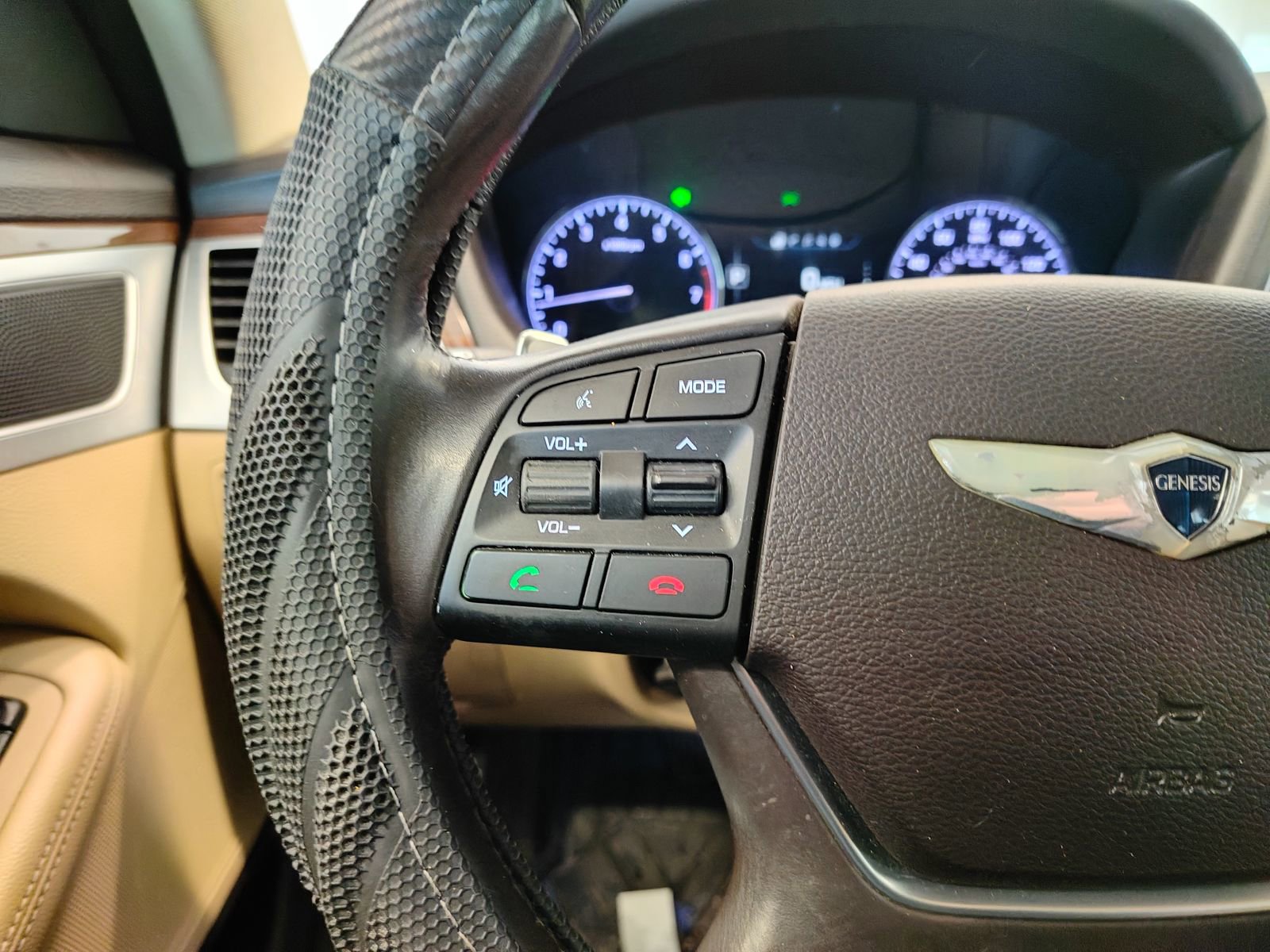 Used 2015 Hyundai Genesis 3.8 image 13