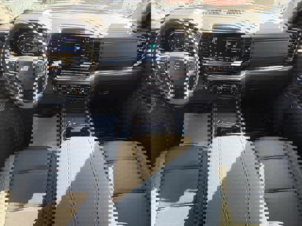 Used 2025 Chevrolet Silverado 2500 LTZ w/ Z71 Chrome Sport Edition image 11