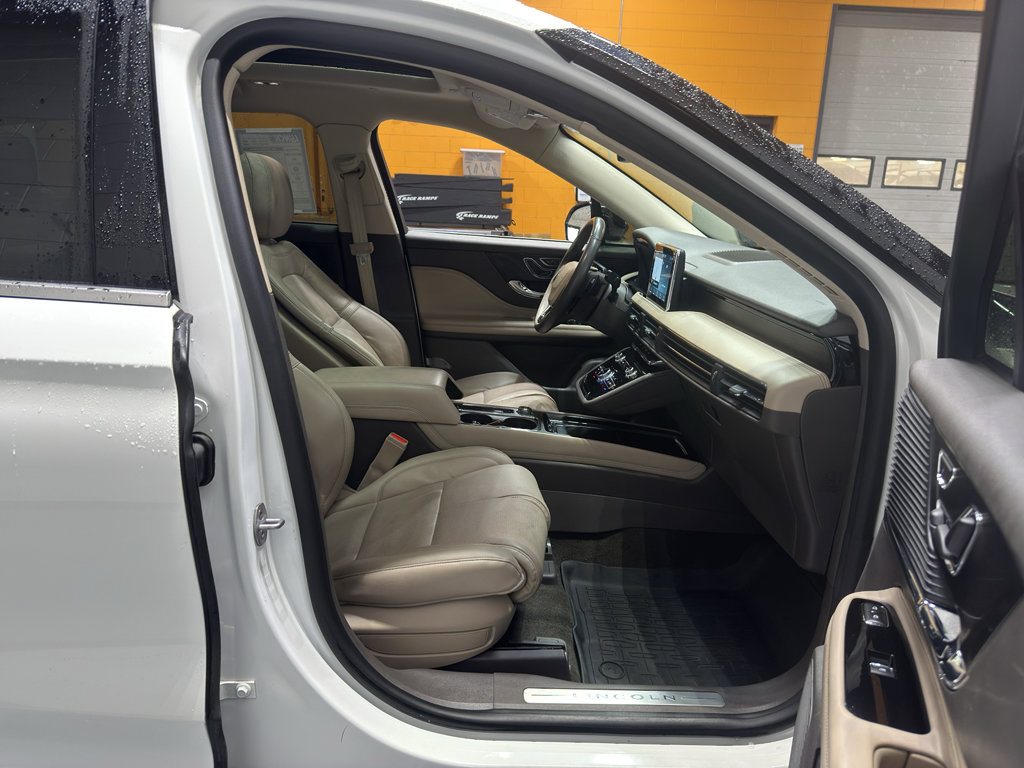 Used 2022 Lincoln Corsair Reserve w/ Equipment Group 201A image 16