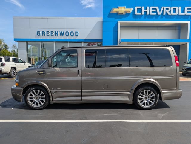 Used 2019 Chevrolet Express 2500 RWD image 2
