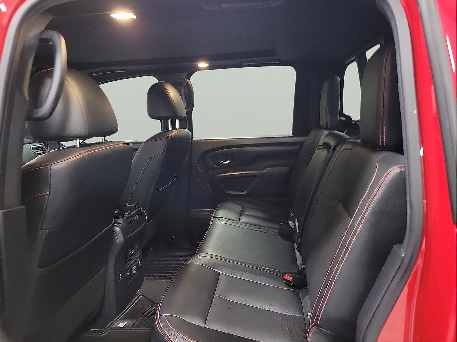 Used 2021 Nissan Titan PRO-4X w/ Pro-4x Convenience Package AWD/4WD image 10