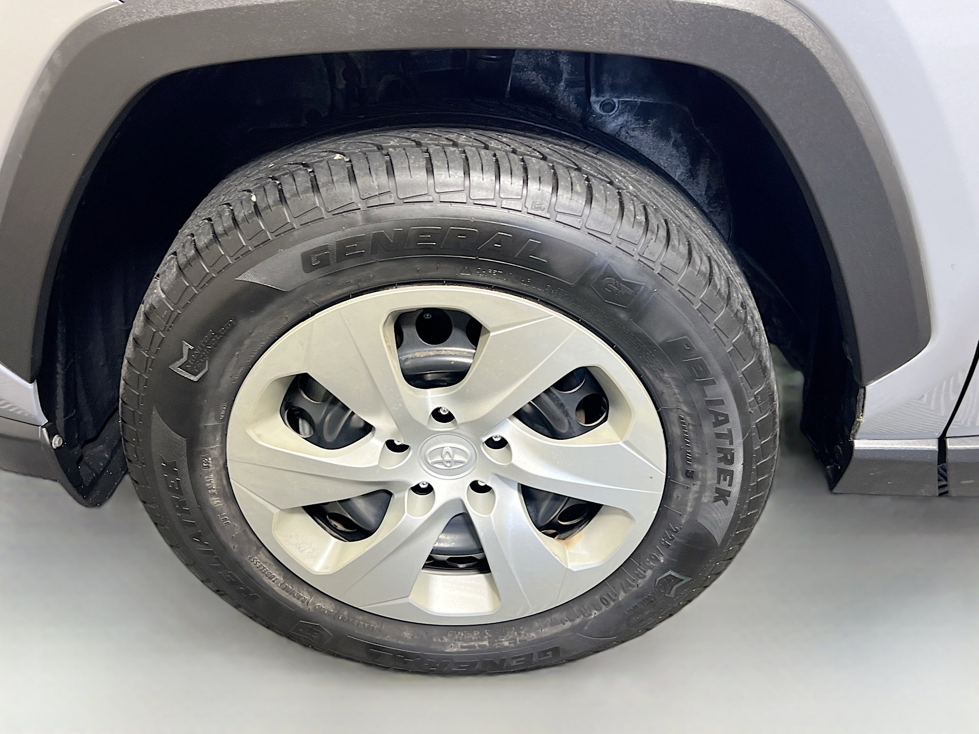 Used 2019 Toyota RAV4 LE image 13