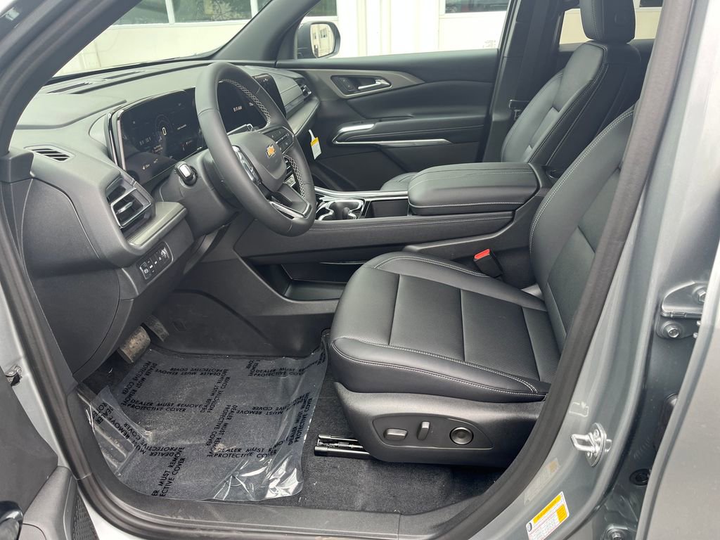 New 2026 Chevrolet Traverse LT w/ Sun and Wheel Package AWD/4WD image 9