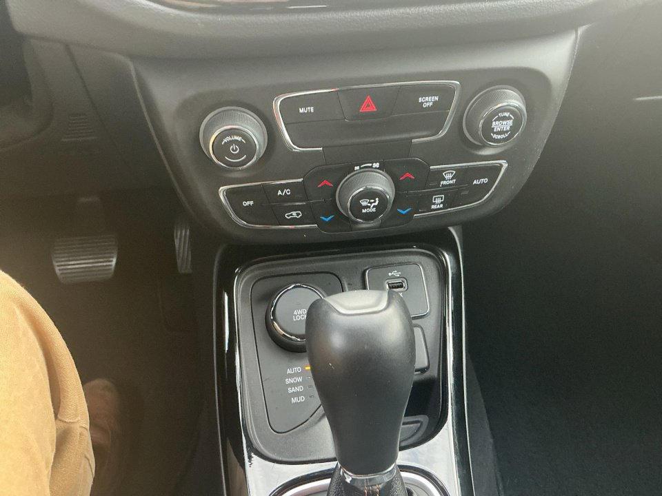 Used 2018 Jeep Compass Limited w/ Navigation Group image 21