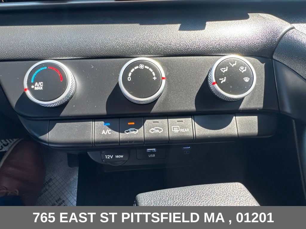 Used 2025 Hyundai Elantra SE FWD image 19
