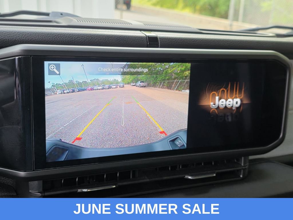 Used 2024 Jeep Gladiator Sport AWD/4WD image 14