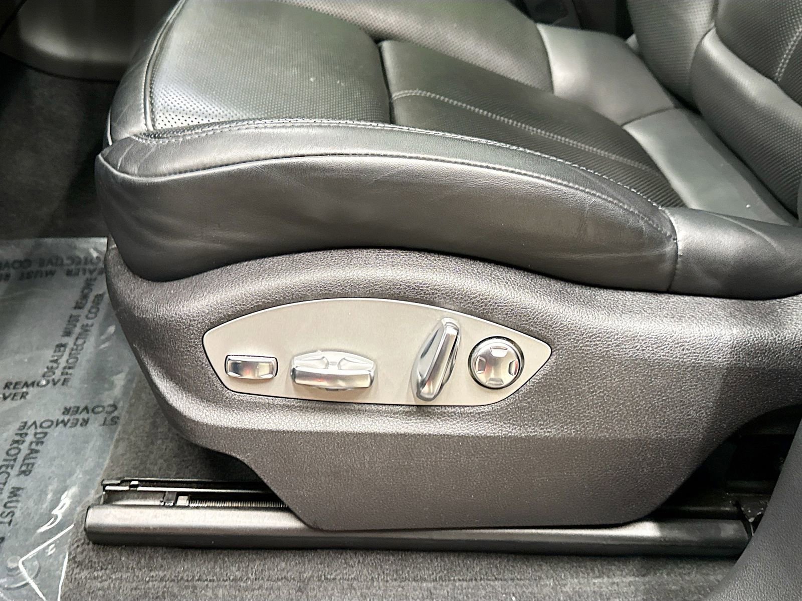 Used 2024 Porsche Macan AWD/4WD image 22