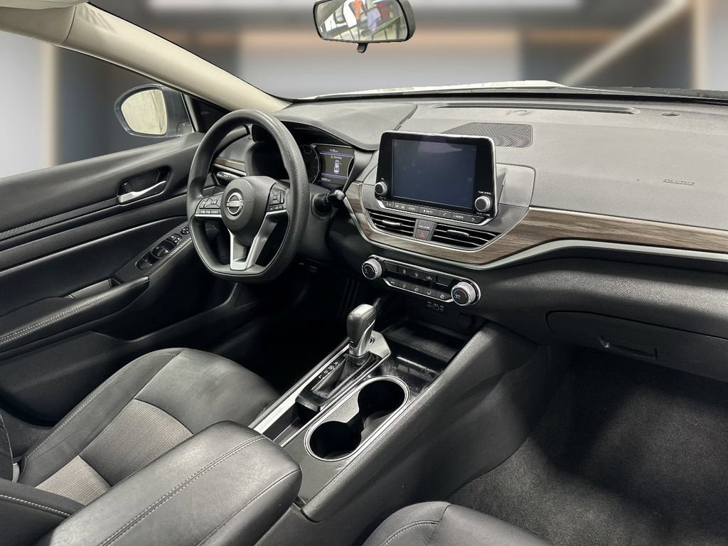 Used 2024 Nissan Altima 2.5 SV FWD image 7