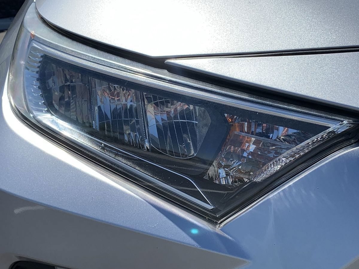 Used 2019 Toyota RAV4 XLE Premium FWD image 9