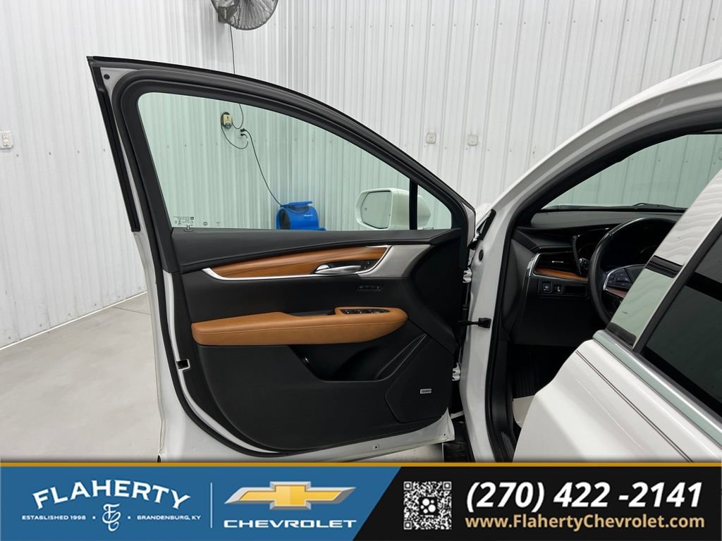 Used 2020 Cadillac XT5 Premium Luxury w/ LPO, Floor Liner Package AWD/4WD image 8