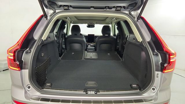New 2026 Volvo XC60 T8 Plus w/ Climate Package PRO AWD/4WD image 42