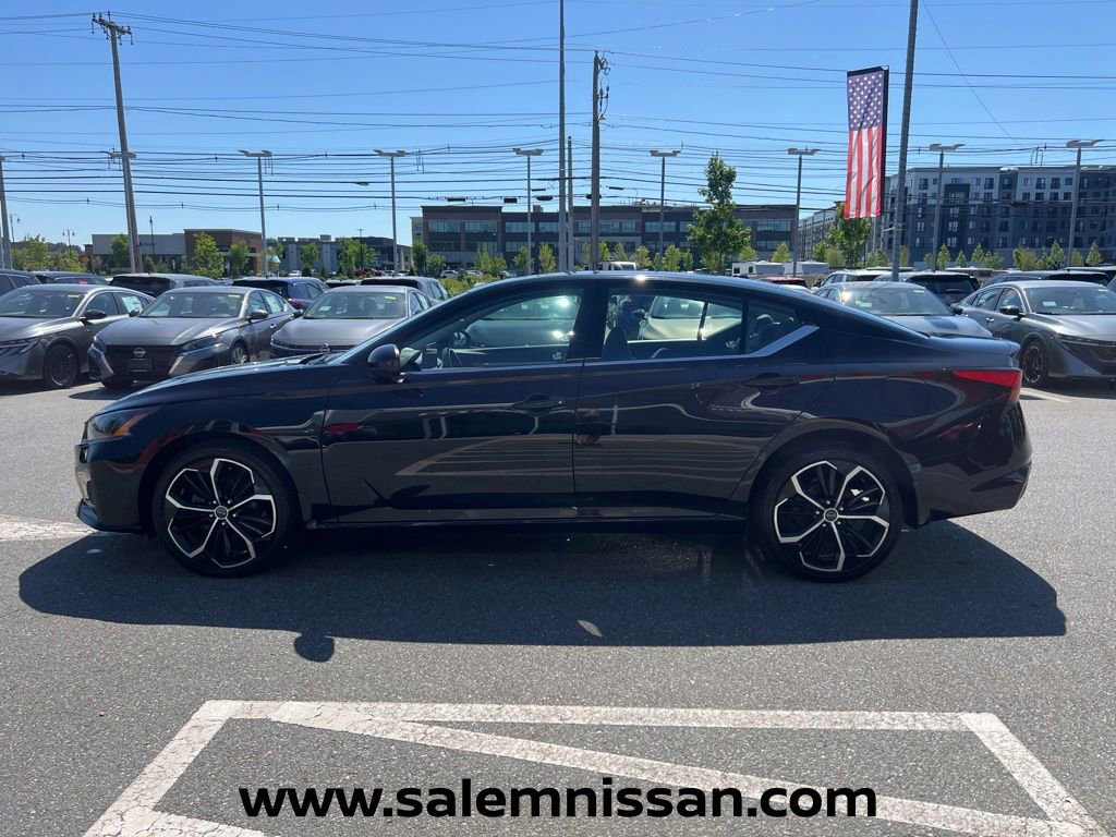 Used 2023 Nissan Altima 2.5 SR w/ SR Premium Package AWD/4WD image 4