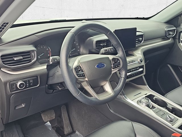 Used 2022 Ford Explorer XLT w/ Equipment Group 202A image 18