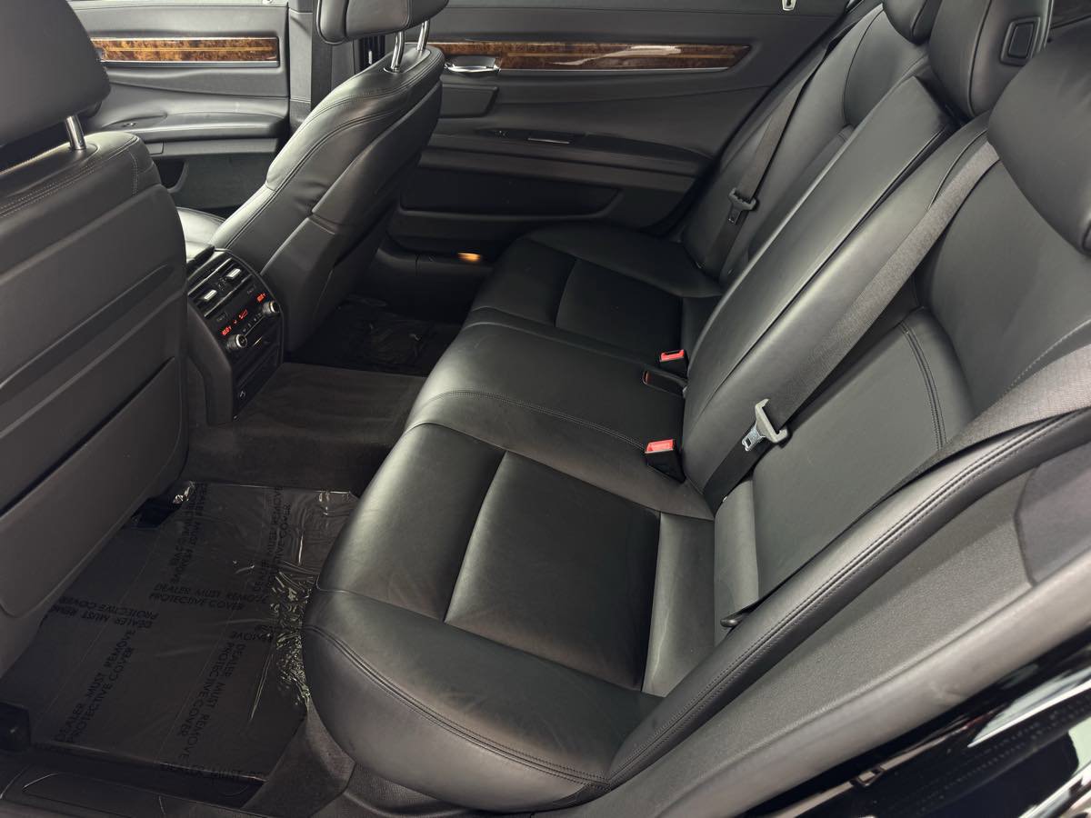 Used 2014 BMW 750Li RWD image 19
