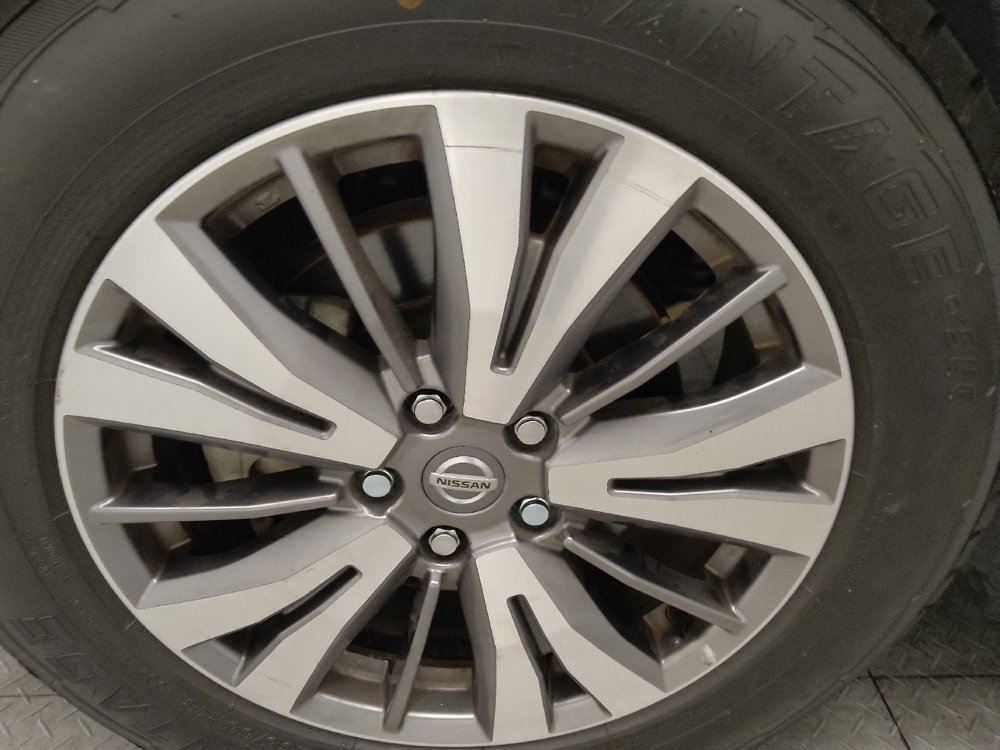 Used 2020 Nissan Pathfinder SV image 31