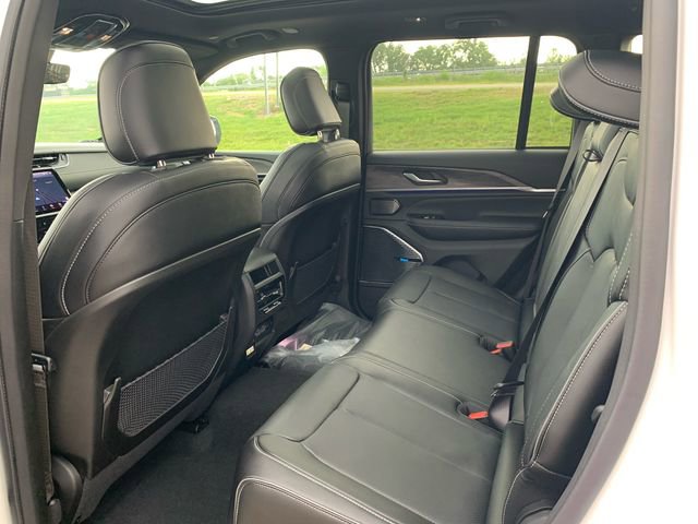 New 2024 Jeep Grand Cherokee Overland image 14