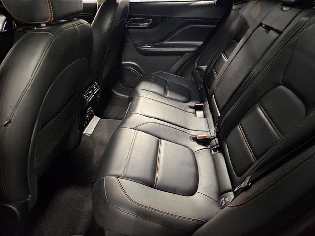 Used 2020 Jaguar F-PACE Prestige AWD/4WD image 17