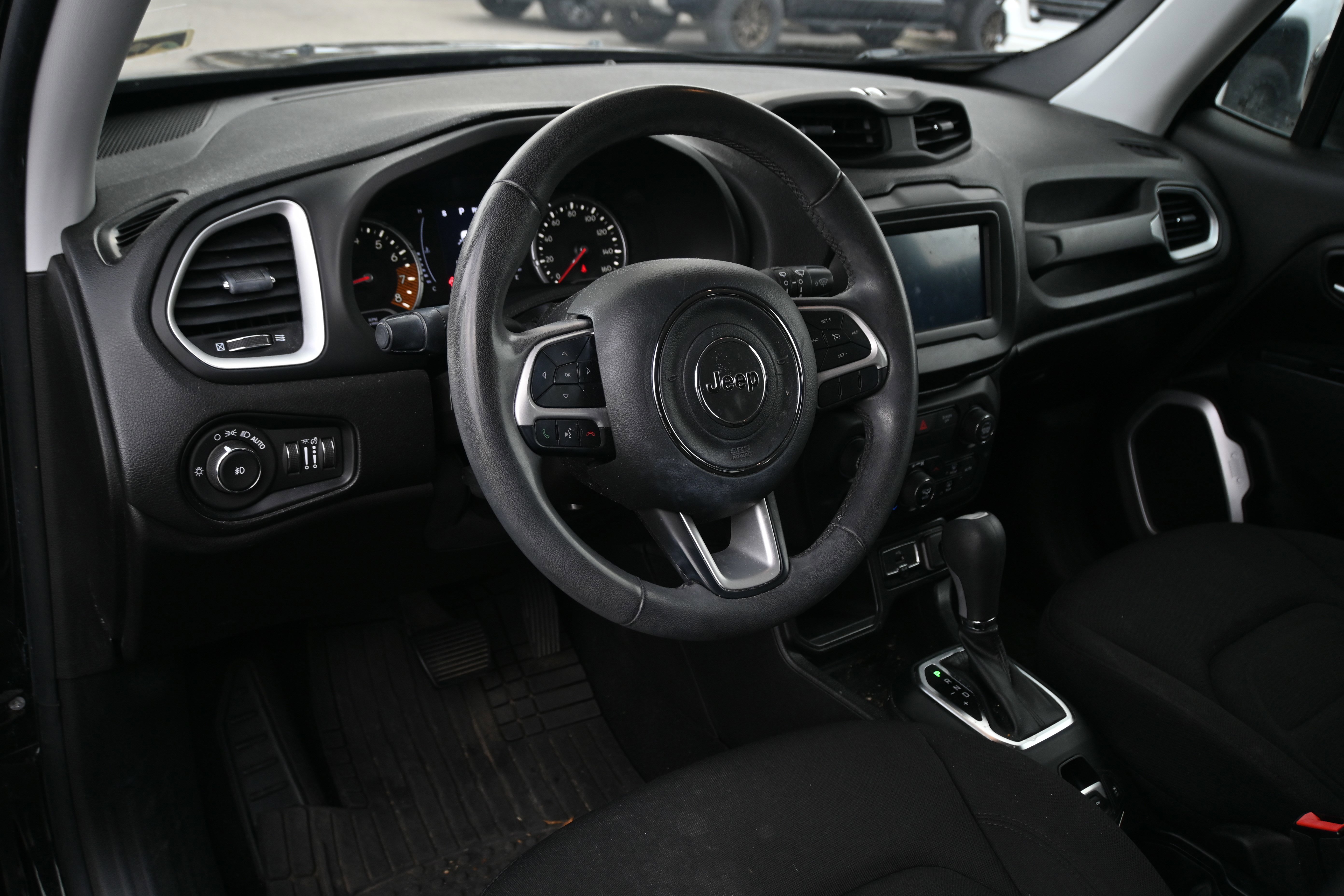 Used 2020 Jeep Renegade Latitude image 3