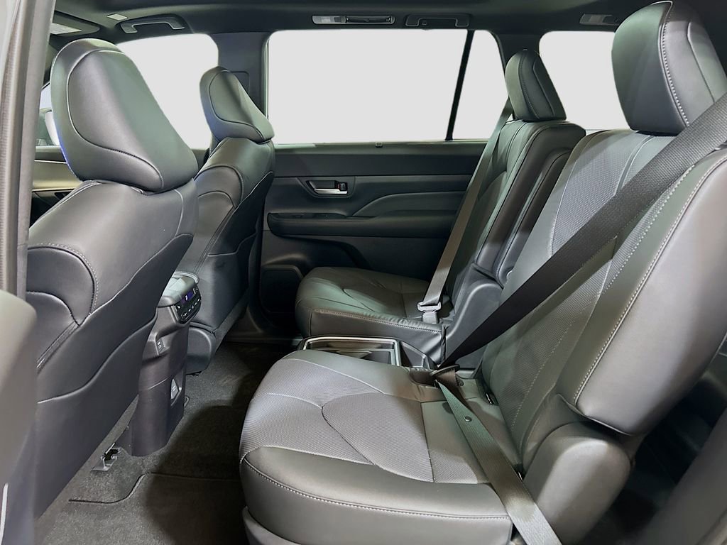 New 2026 Toyota Grand Highlander Nightshade Edition AWD/4WD image 24