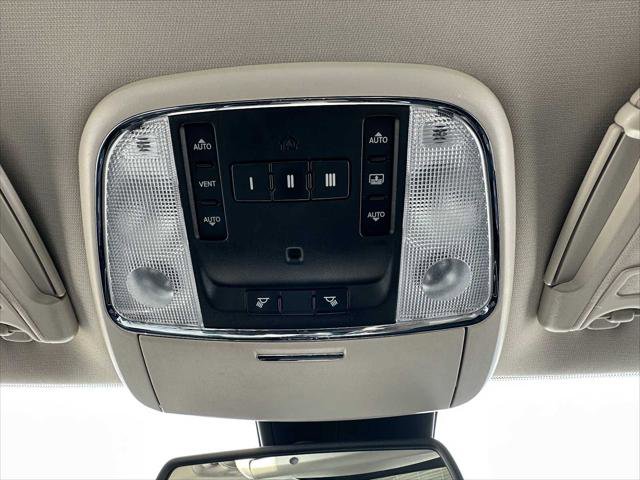 Used 2015 Chrysler 300 C w/ Light Group image 33