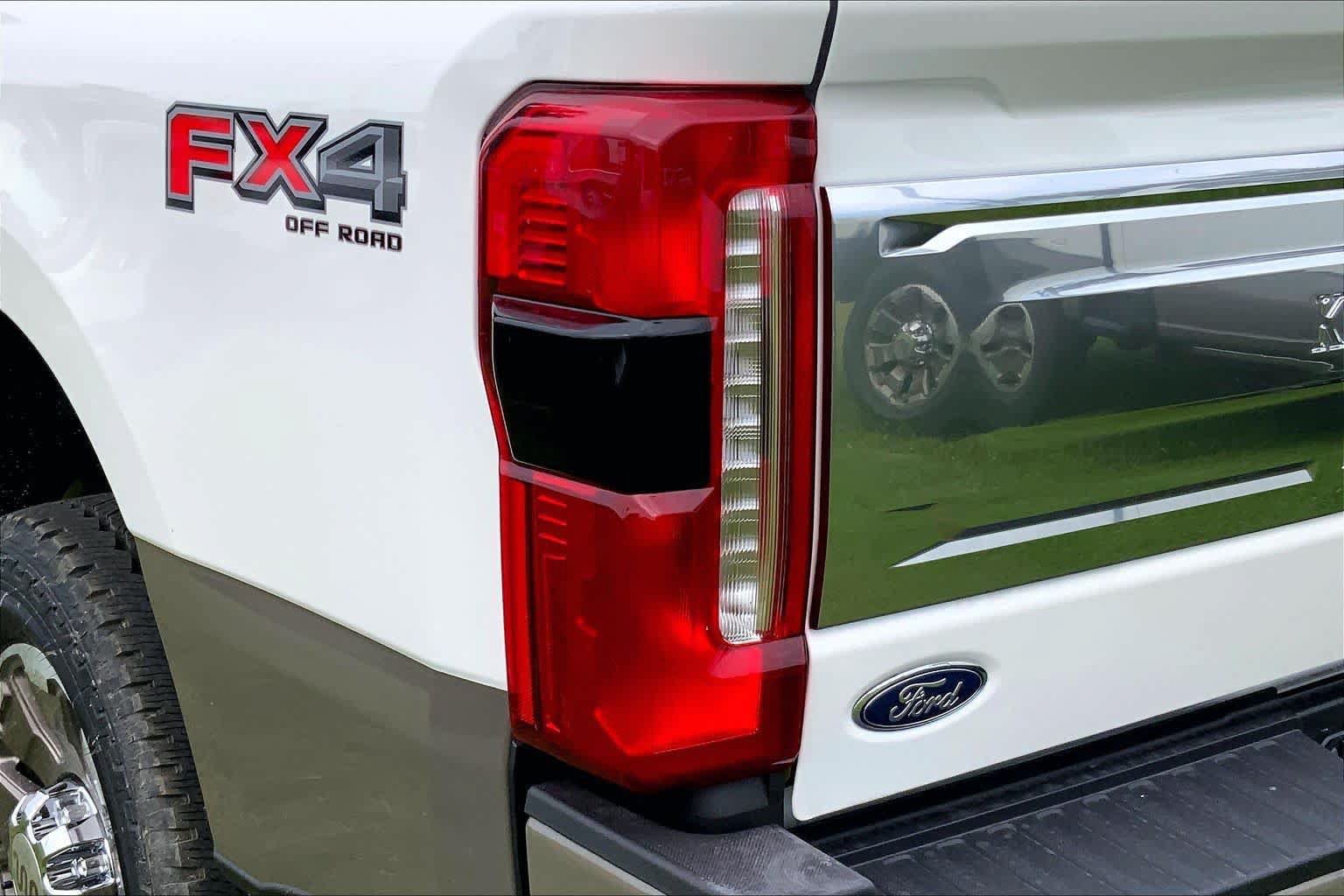 New 2026 Ford F350 King Ranch w/ FX4 Off-Road Package AWD/4WD image 11