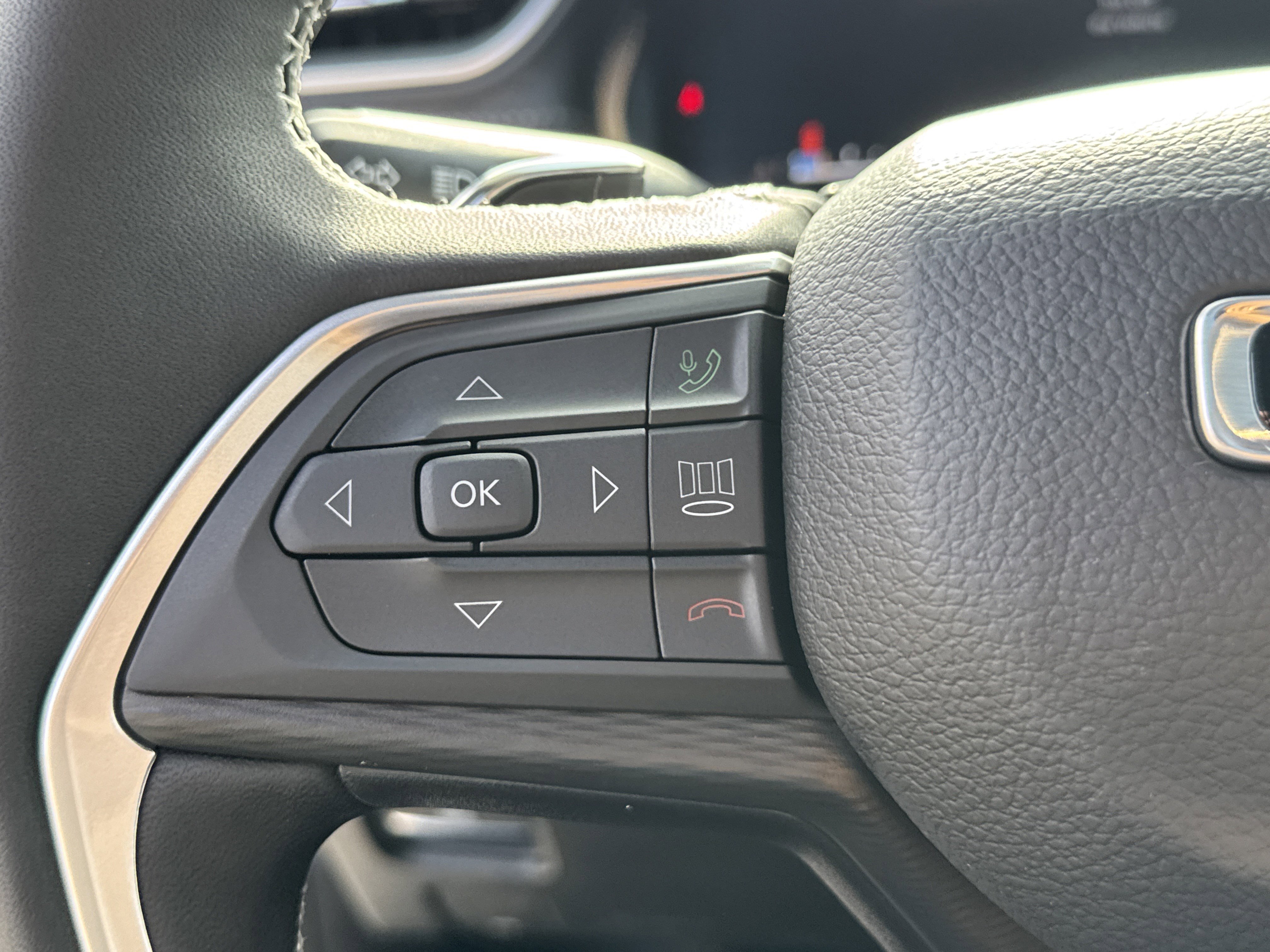 New 2025 Jeep Grand Cherokee Altitude image 29