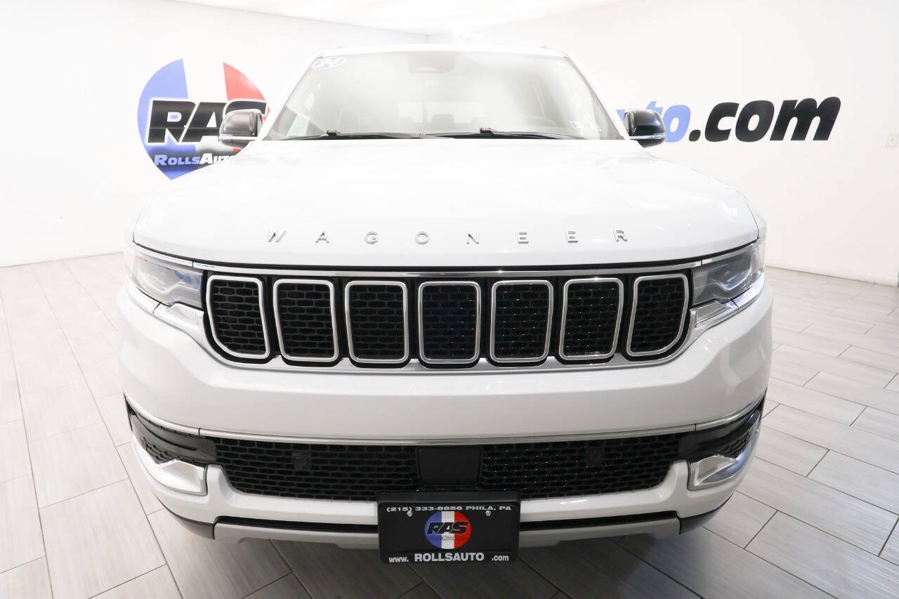 Used 2024 Jeep Wagoneer L Series II w/ Flexible Seating Group AWD/4WD image 8