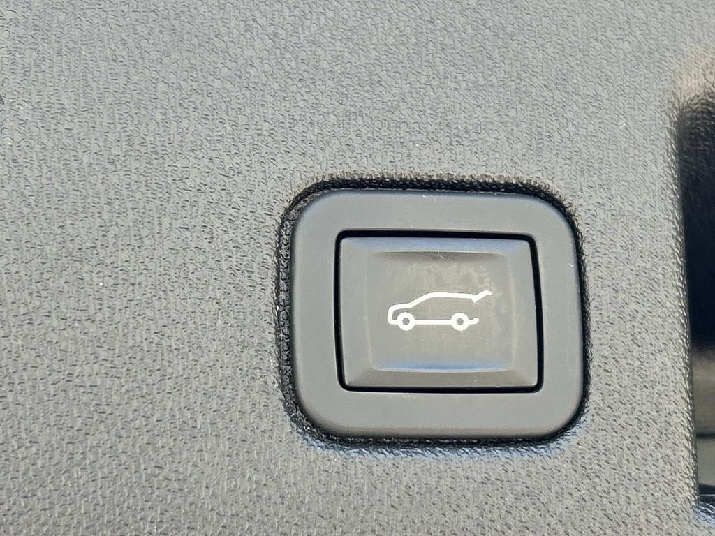 Used 2018 Chevrolet Equinox Premier FWD image 14