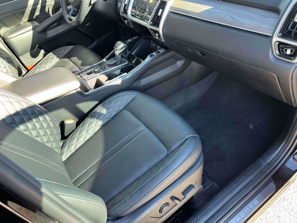 Used 2023 Kia Sorento SX Prestige image 12