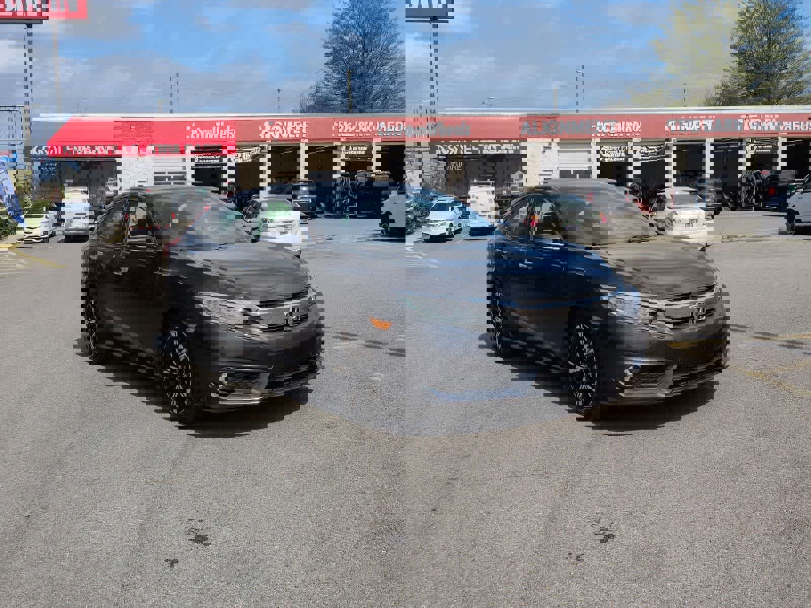 Used 2018 Honda Civic Touring image 2