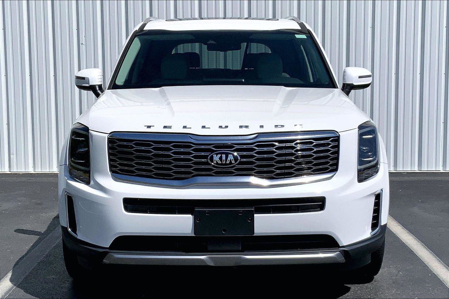 Used 2020 Kia Telluride EX w/ EX Premium Package FWD image 3