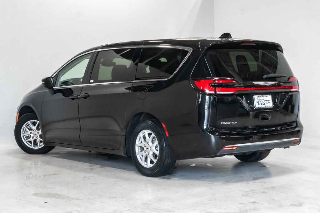 Used 2023 Chrysler Pacifica Touring-L FWD image 26