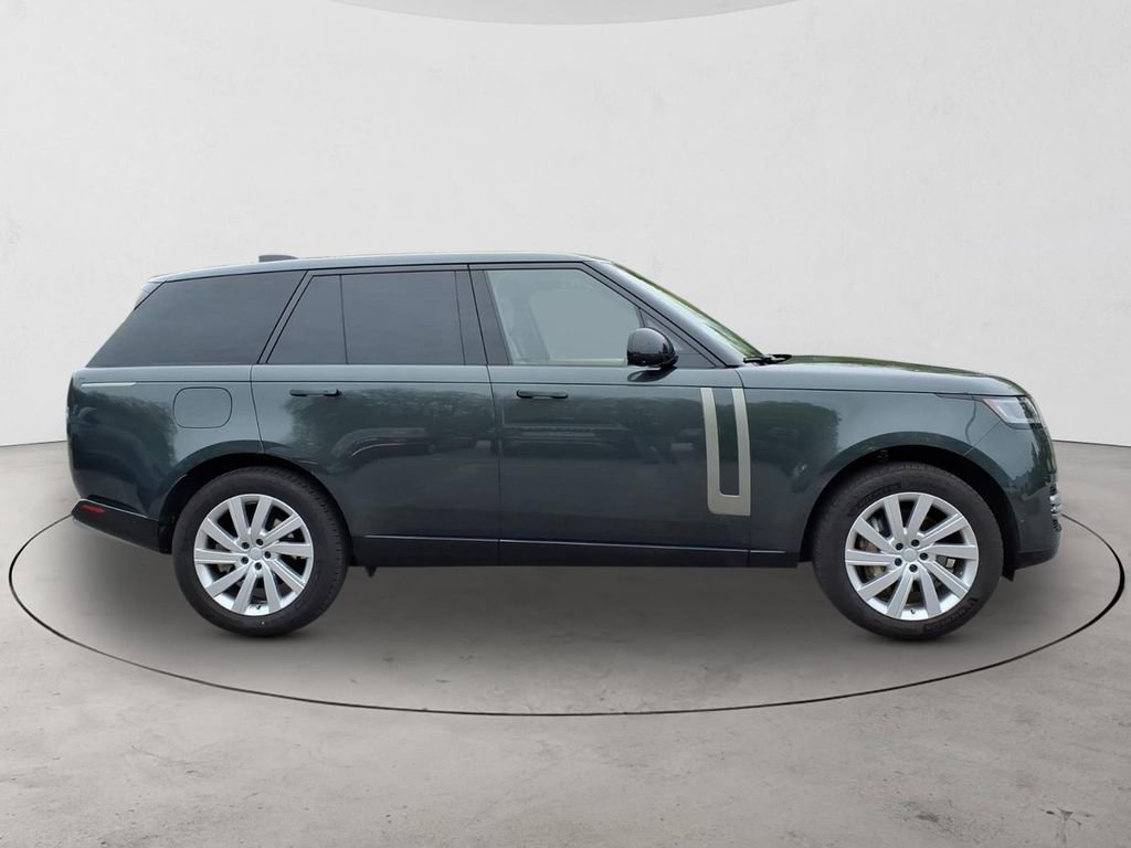 Used 2024 Land Rover Range Rover SE AWD/4WD image 4