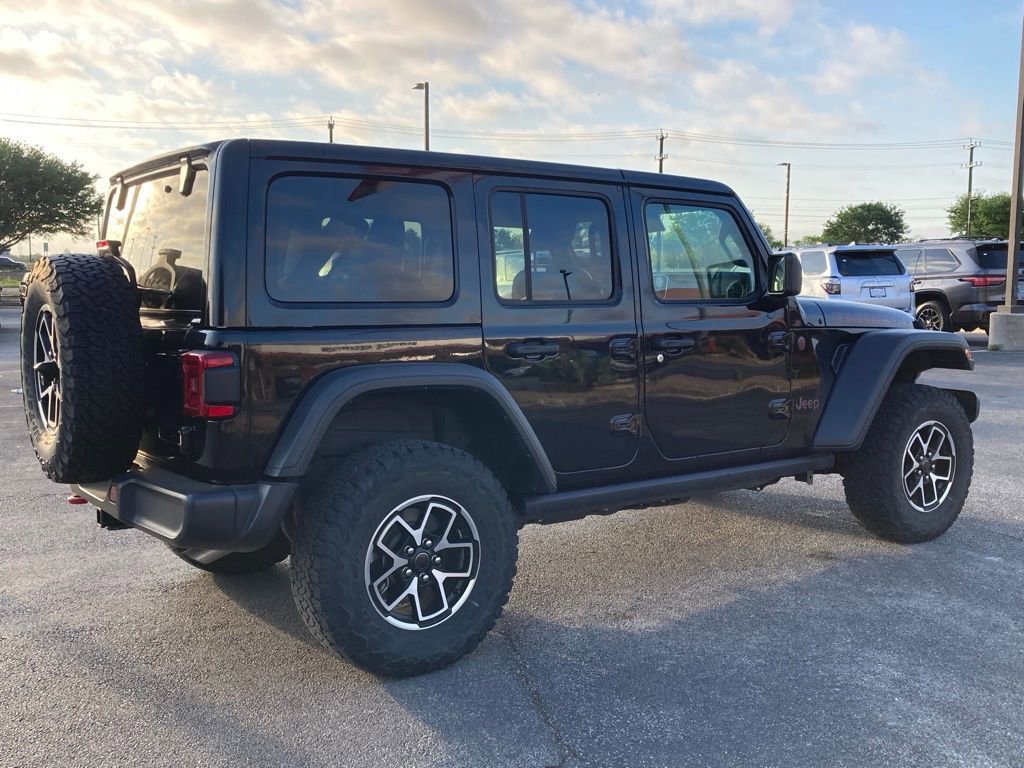 Used 2025 Jeep Wrangler Unlimited Rubicon w/ Convenience Group image 4