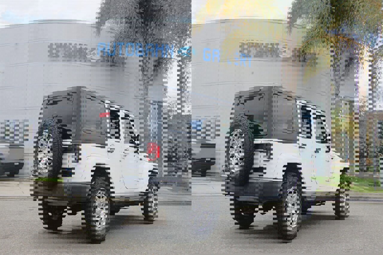 Used 2018 Jeep Wrangler Unlimited Sahara w/ Connectivity Group image 3