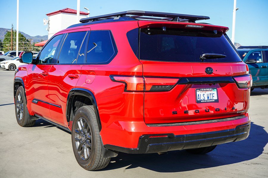 Used 2025 Toyota Sequoia Platinum AWD/4WD image 5