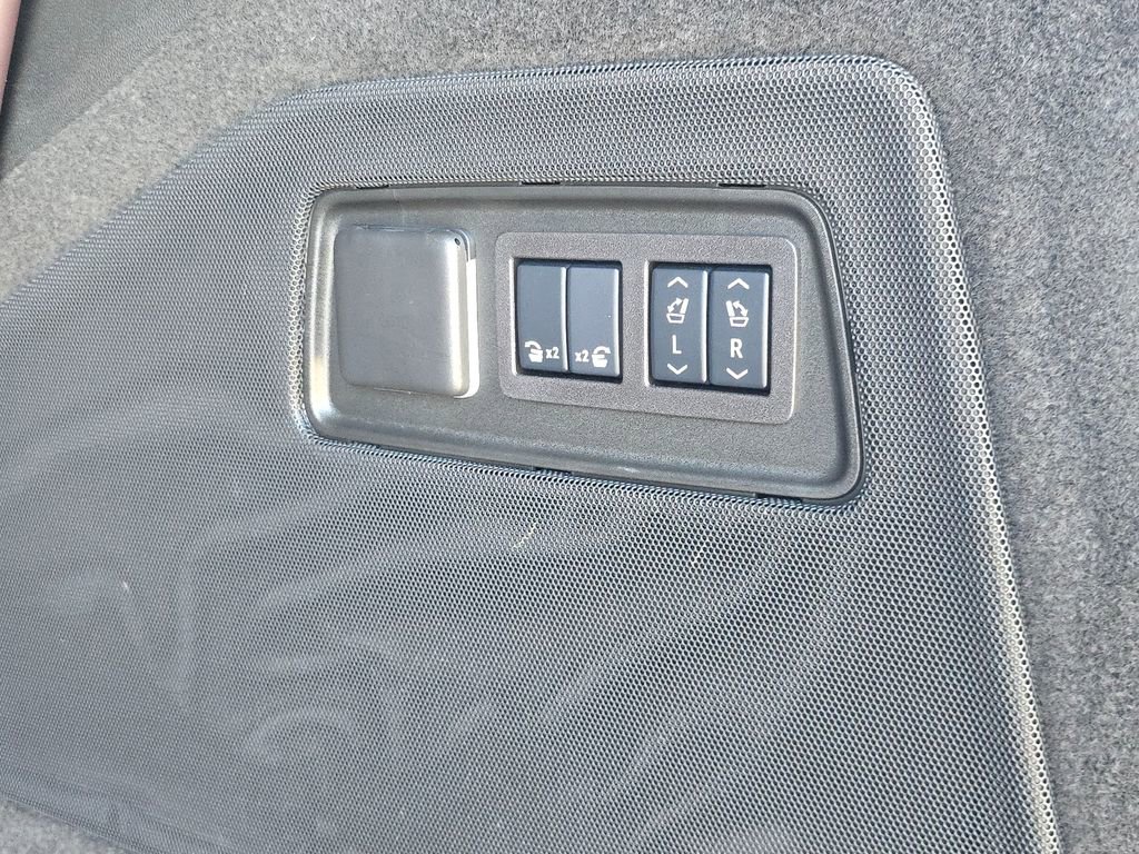 Used 2024 Cadillac Escalade Sport Platinum AWD/4WD image 32