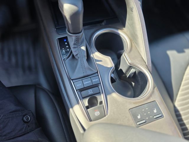 Used 2023 Toyota Camry SE w/ Cold Weather Package image 25