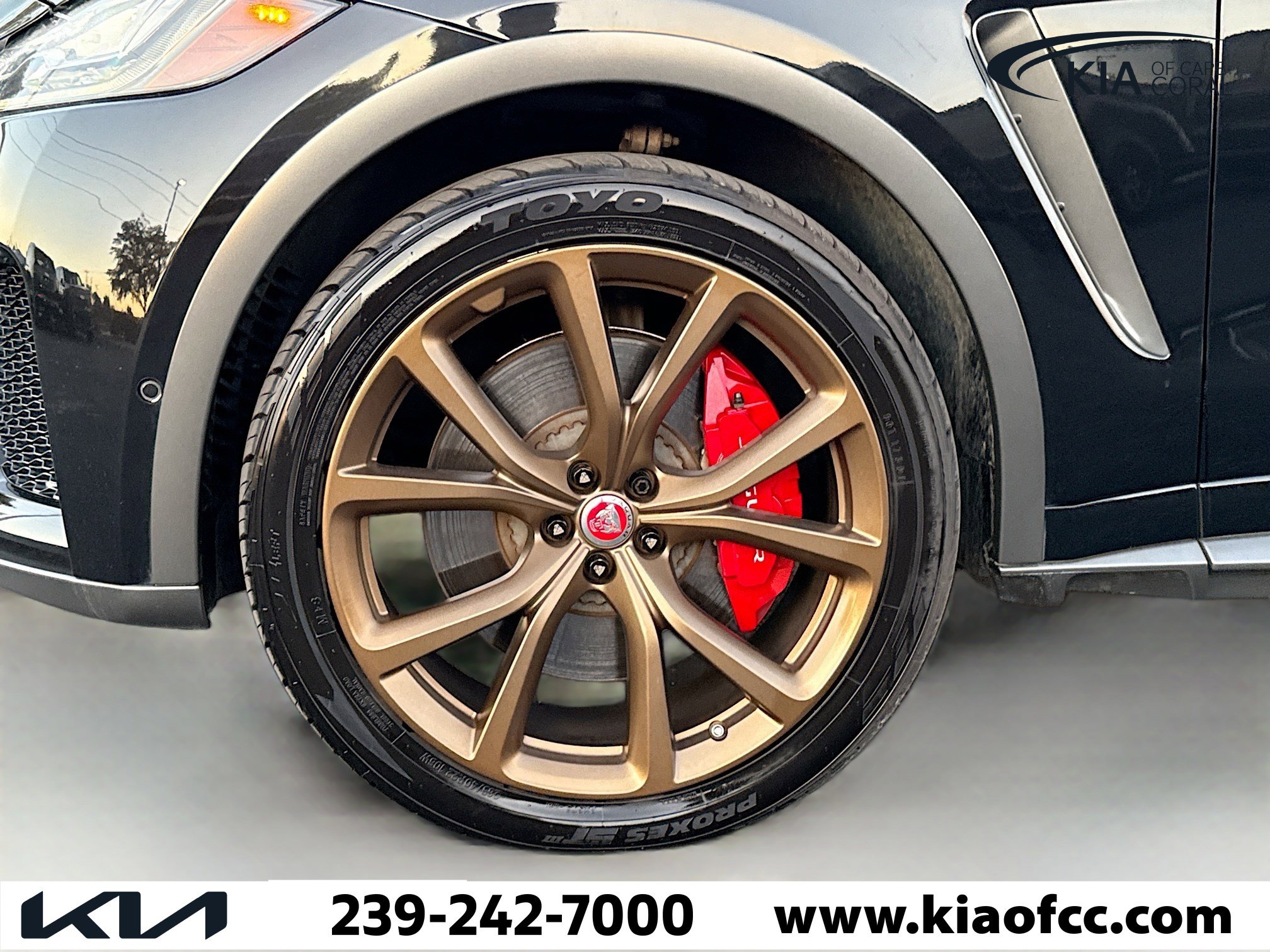 Used 2020 Jaguar F-PACE SVR image 41