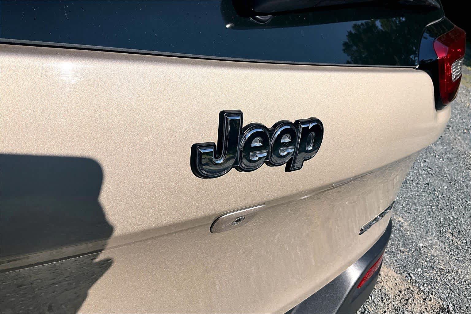 Used 2015 Jeep Cherokee Sport w/ Sport Appearance Group FWD image 31