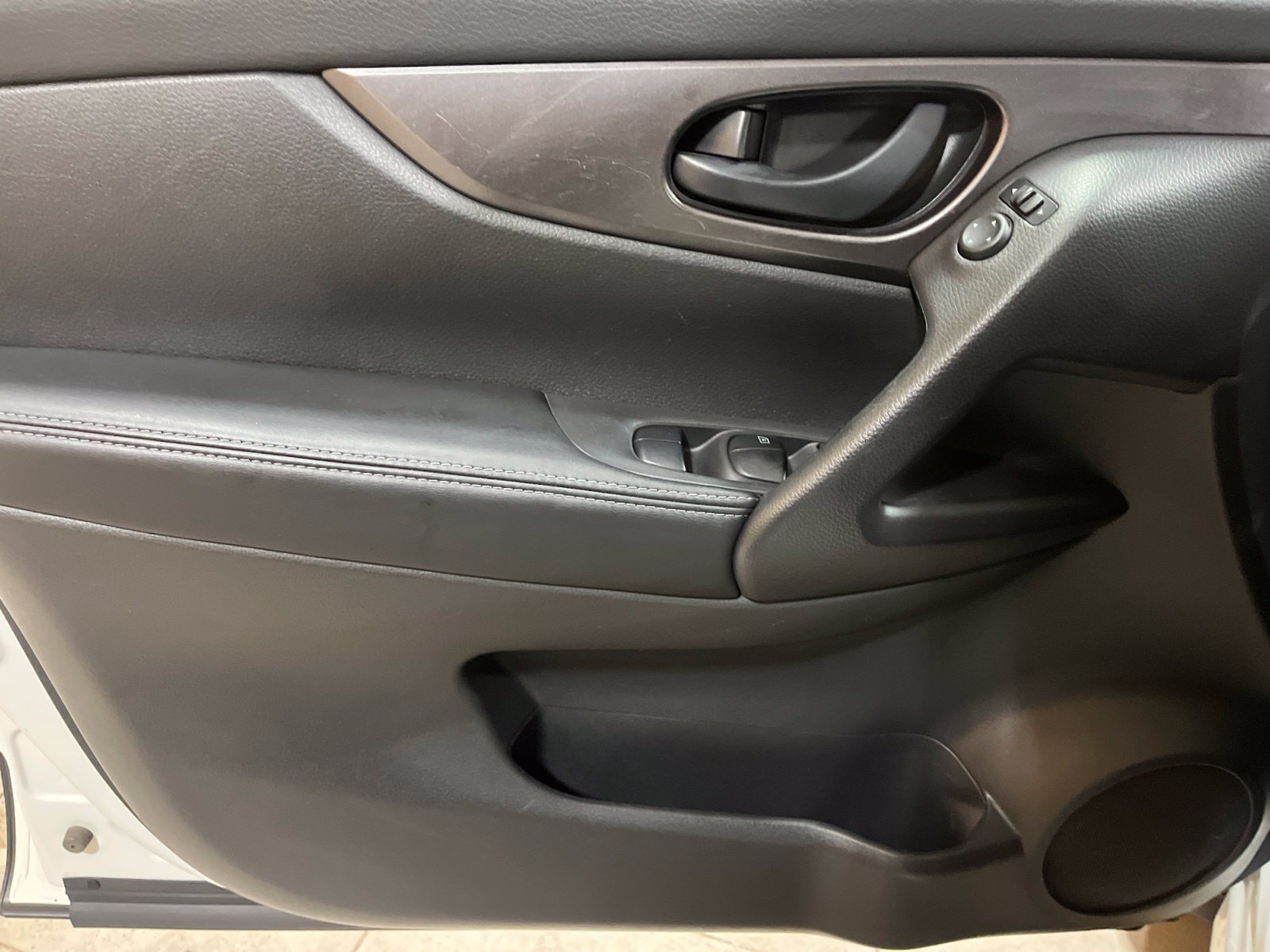 Used 2018 Nissan Rogue Sport S w/ S Appearance Package AWD/4WD image 18