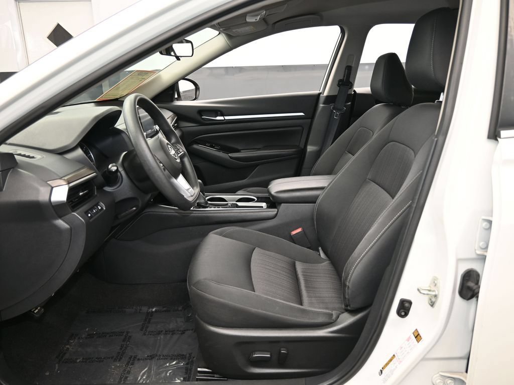 Used 2023 Nissan Altima 2.5 SV FWD image 11