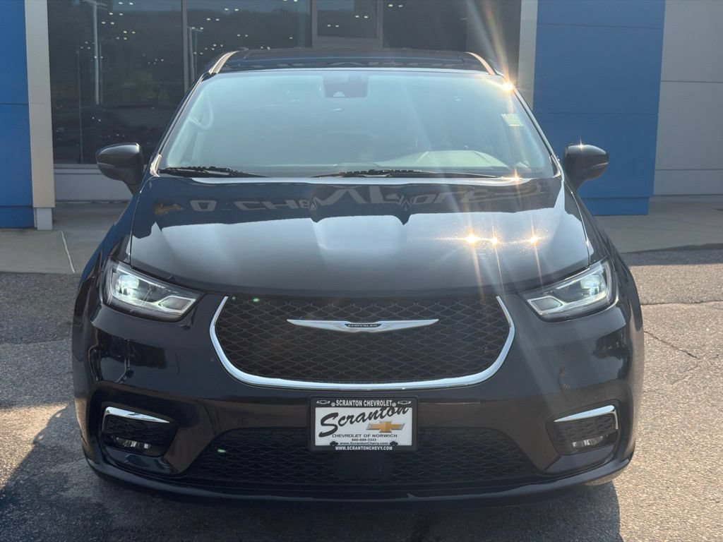 Used 2023 Chrysler Pacifica Touring-L FWD image 9