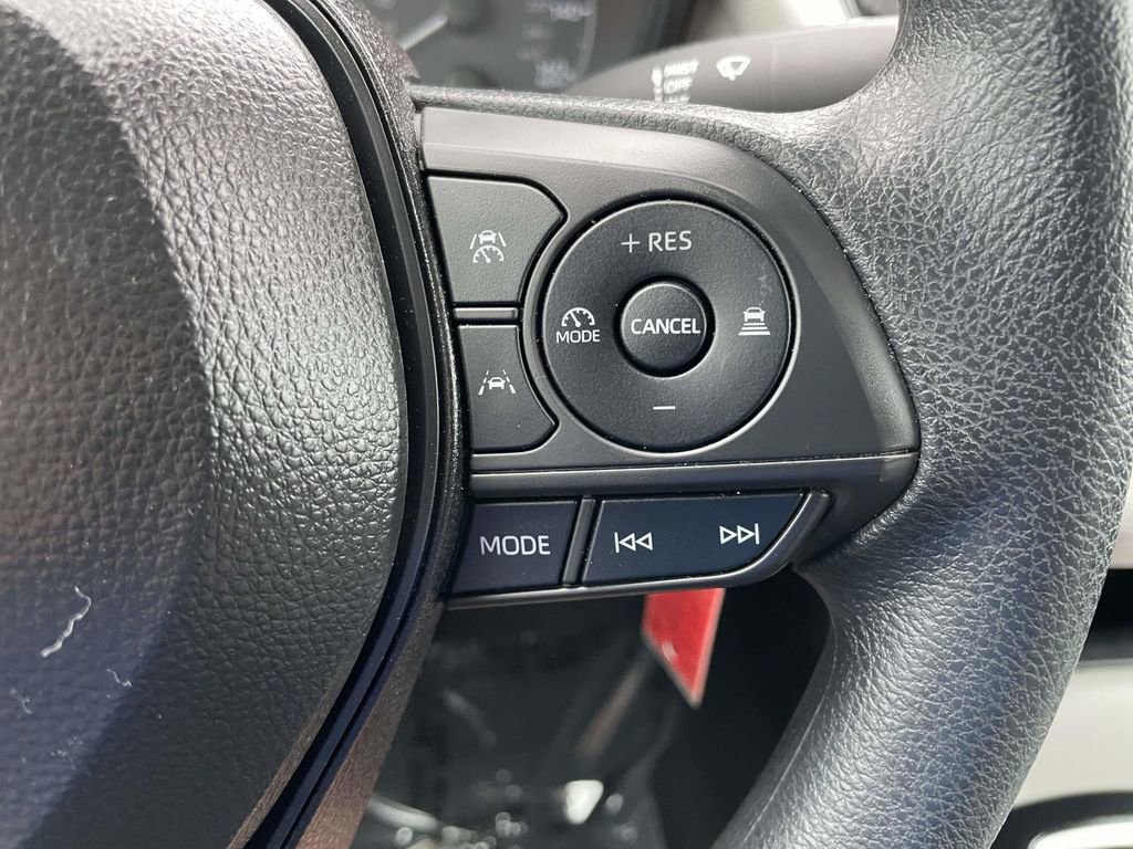 Used 2025 Toyota Corolla LE image 32