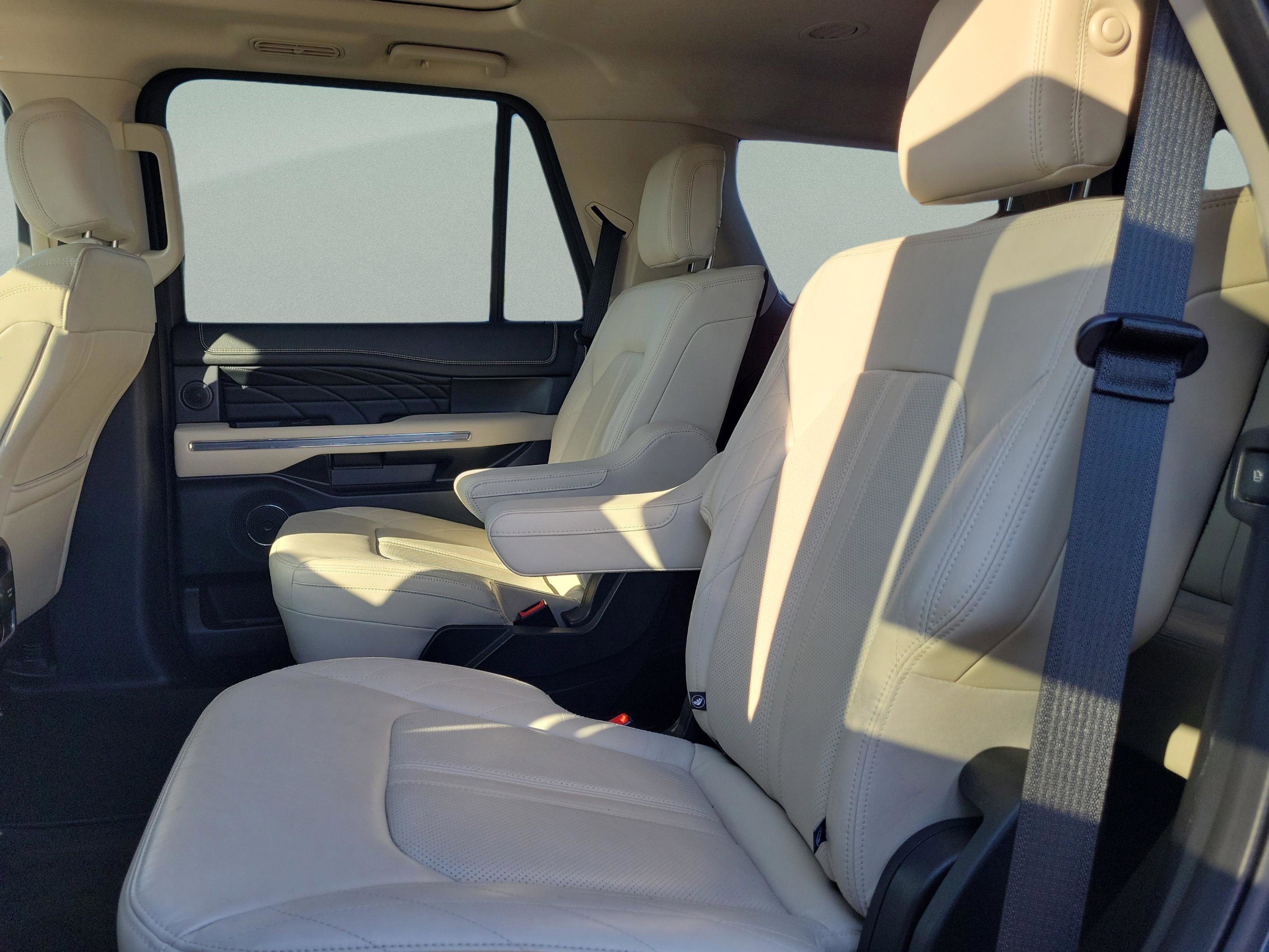 Used 2018 Ford Expedition Platinum image 11