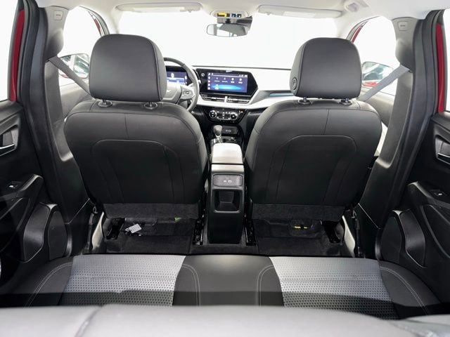 Used 2025 Chevrolet Trax LT w/ LT Convenience Package FWD image 11