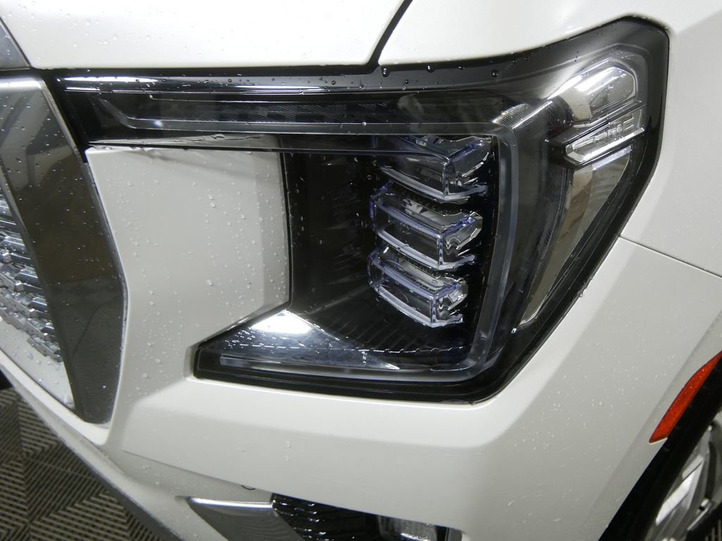 Used 2024 GMC Yukon XL Denali w/ Denali Reserve Package image 9