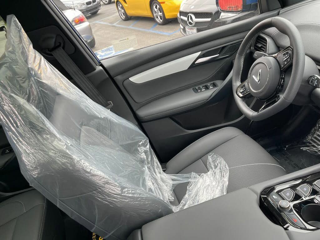 Used 2023 VinFast VF 8 Plus image 61